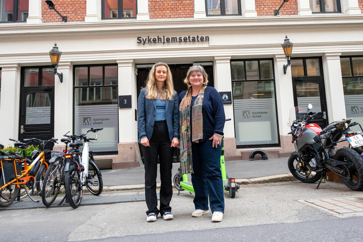 Sykehjemsfarmasøytene i Oslo, Julie Wendelbo (til venstre) og Elin ­Trapnes,